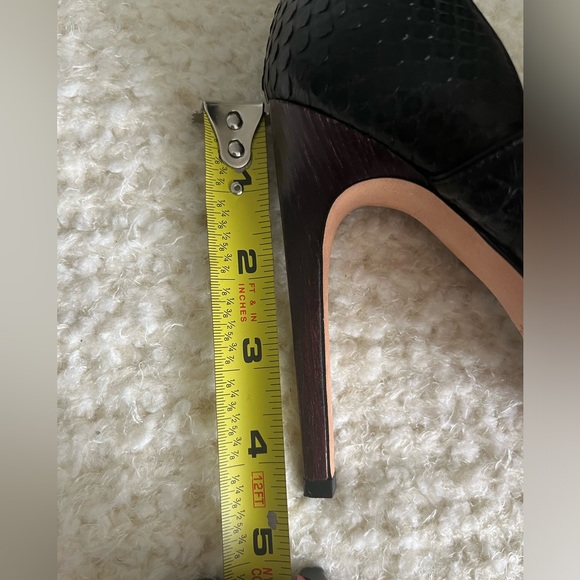 Calvin Klein Collection - Picture 8 of 10